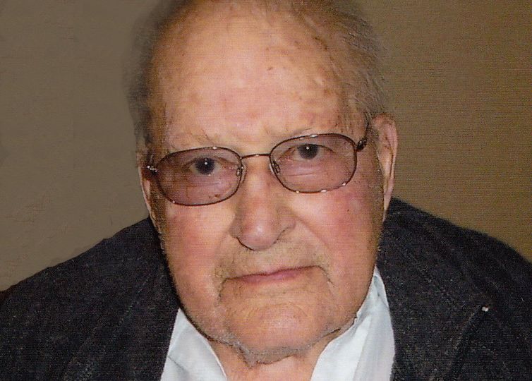 Petersen, Lloyd Arnold Obituary Photo